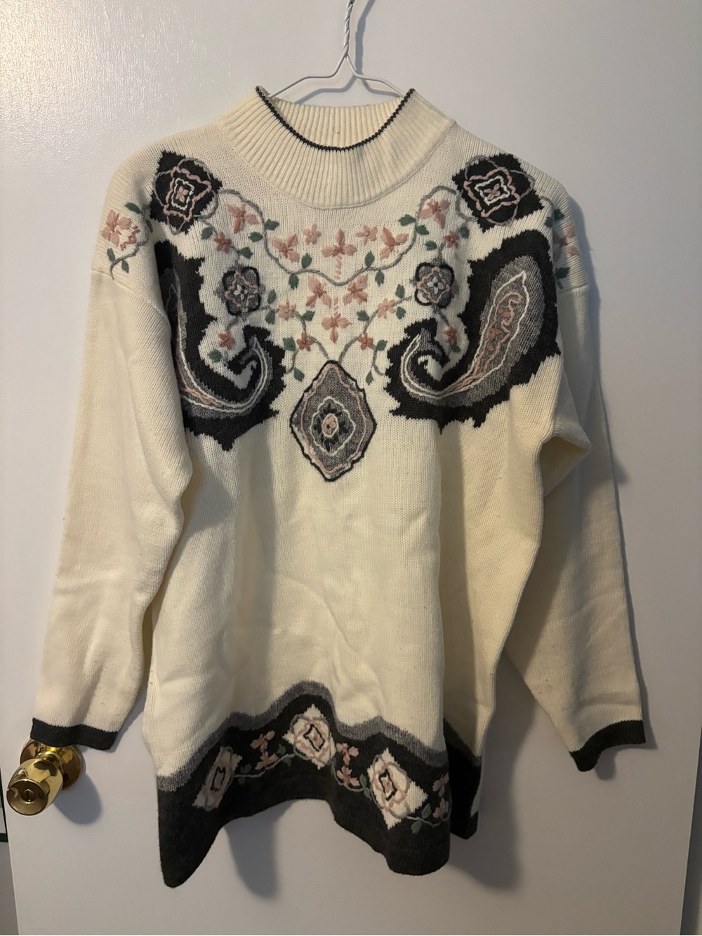 Quiet Luxury Old Money New England Cream Paisley Floral Mock Neck Sweater Med.